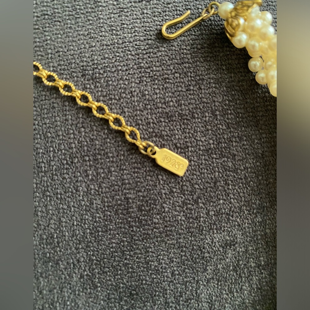 1928 Jewelry Company Choker Style Pearl Necklace - Picture 2 of 4